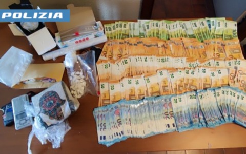 Operazione antidroga a Castelseprio: arrestato un pusher con cocaina e 40mila euro