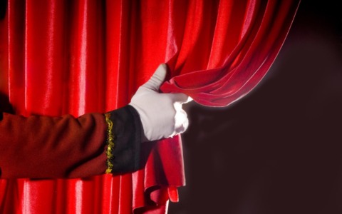 “Wondering Alice” incanta il pubblico del Manzoni: sold out per le rappresentazioni