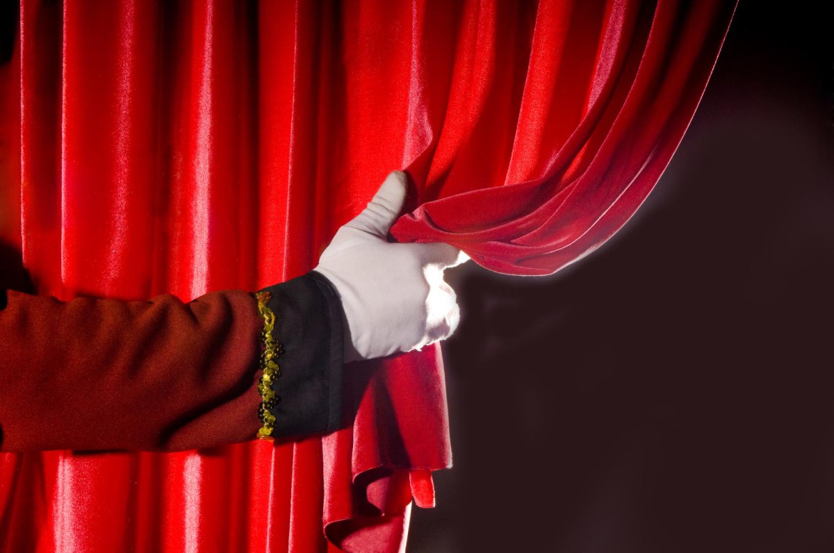 “Wondering Alice” incanta il pubblico del Manzoni: sold out per le rappresentazioni