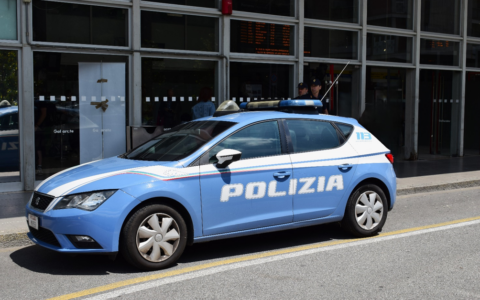 Aggredisce un agente dopo un inseguimento: arrestato a Gallarate