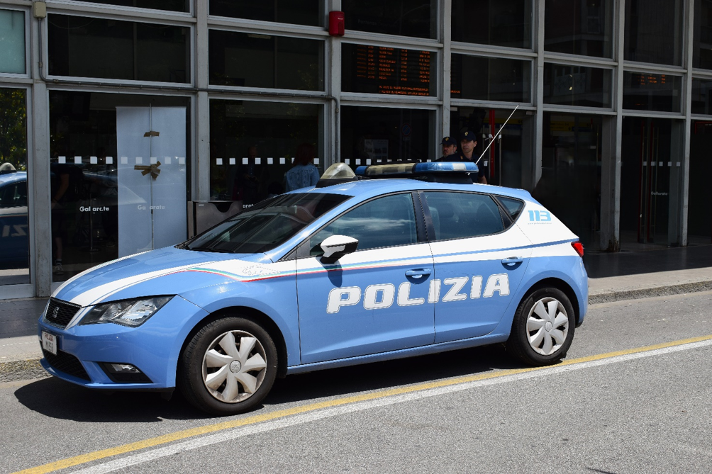 Aggredisce un agente dopo un inseguimento: arrestato a Gallarate