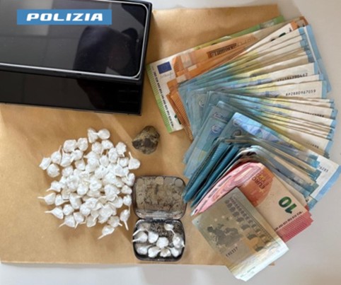 Arrestato un uomo con oltre 80 dosi di cocaina a Castiglione Olona
