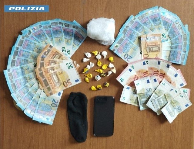 Cocaina nascosta nel seggiolino per bambini