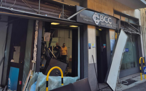 Esplosione a Samarate, bancomat della Bcc distrutto