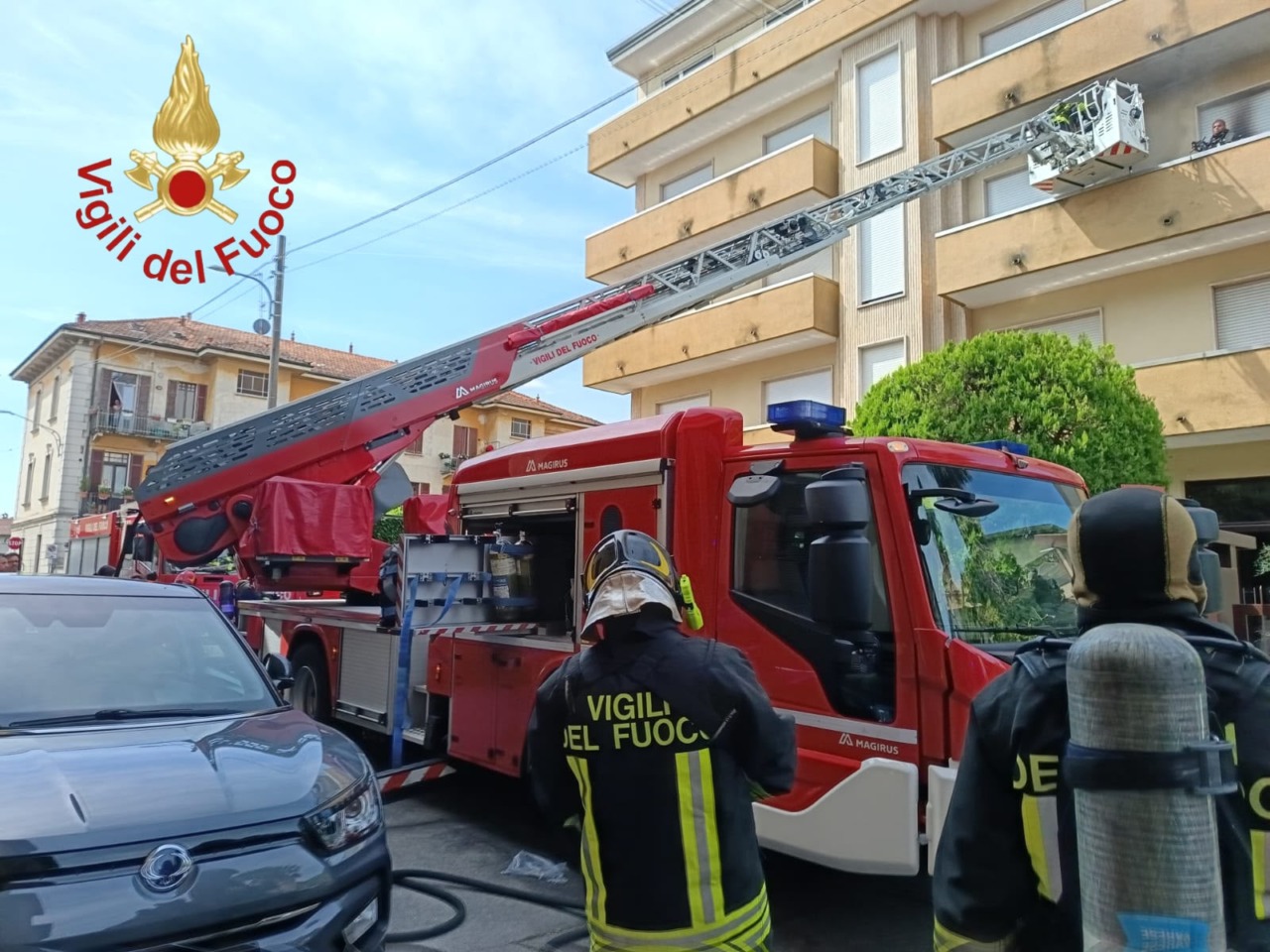 Fiamme in via Petrarca, evacuata una persona disabile