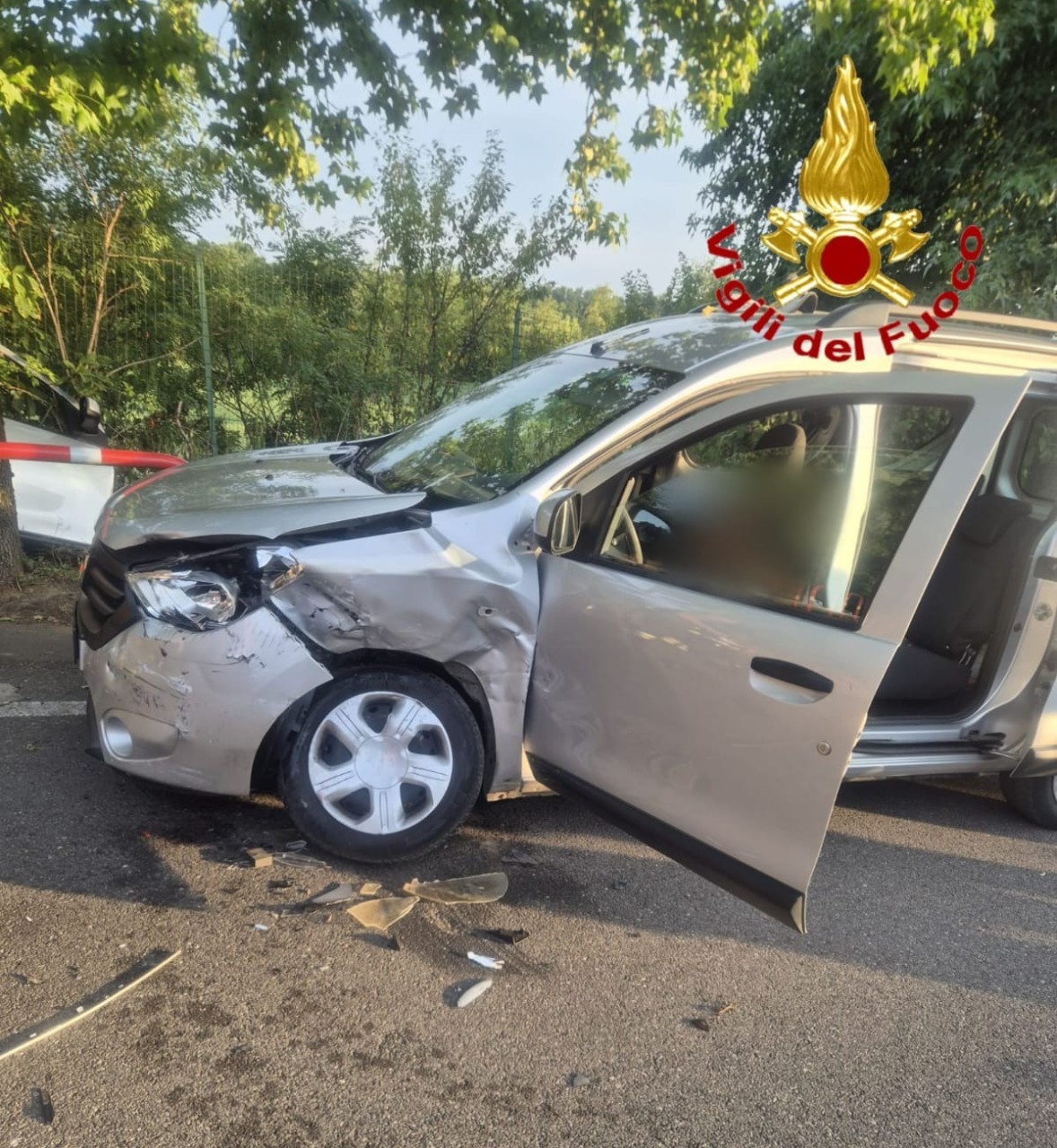 Grave incidente a Malnate: donna estratta dall’auto con cesoie