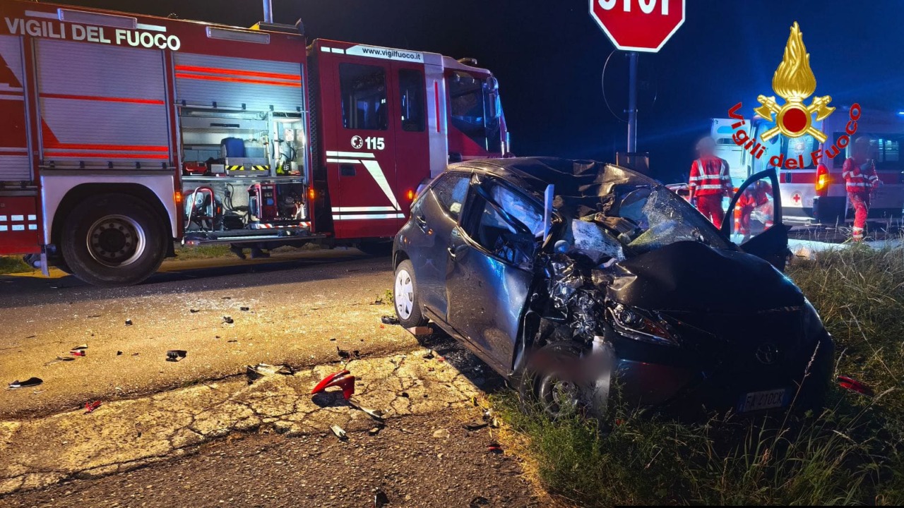 Incidente tra auto e moto a Tradate, un centauro di 26 anni in condizioni critiche