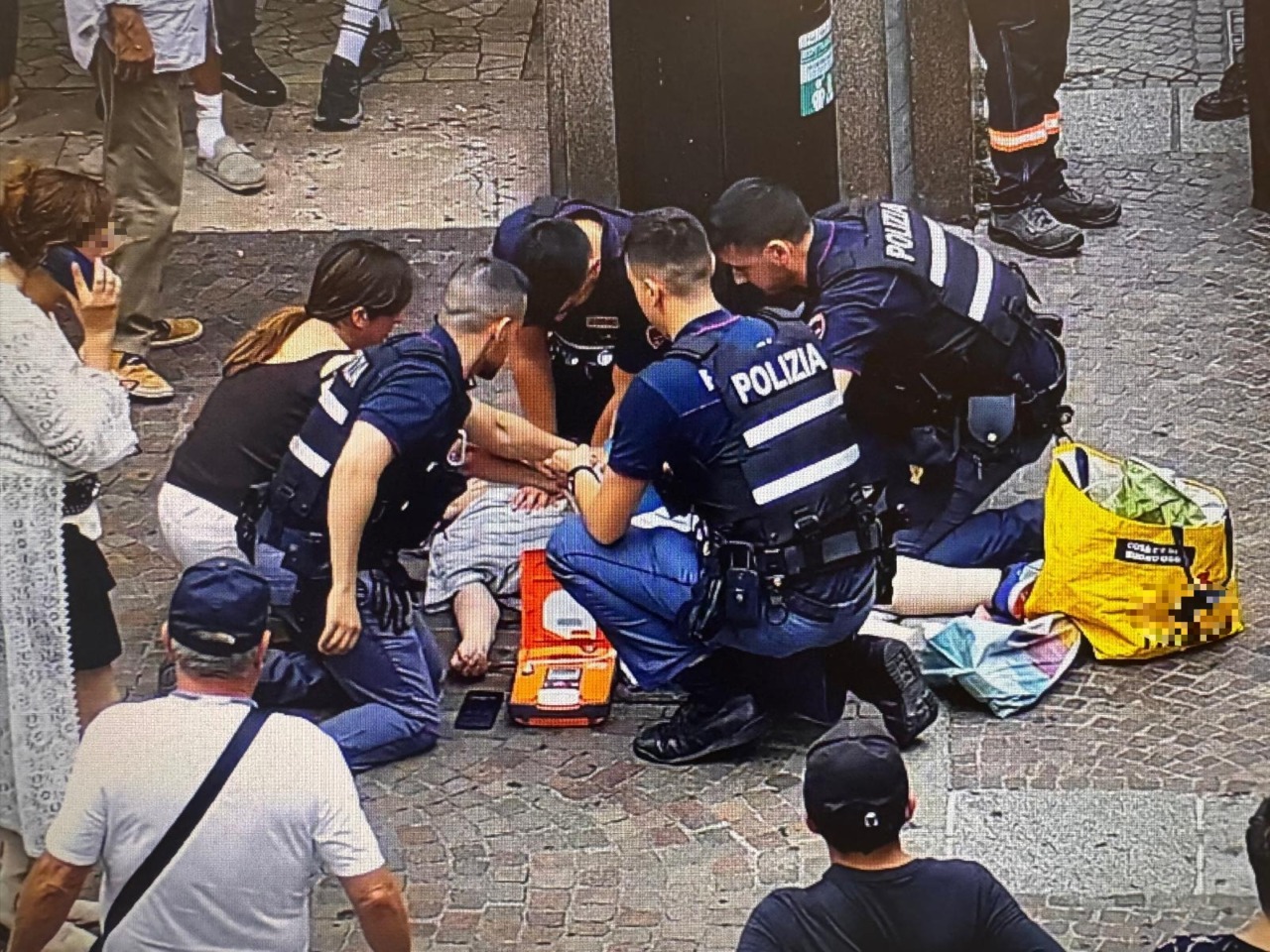 La Polizia salva un’anziana colta da malore in piazza San Giuseppe