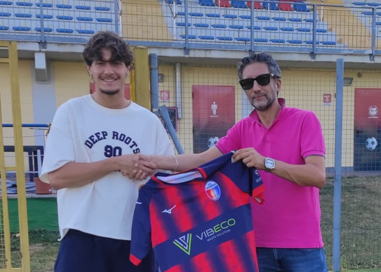Simone Bobbo alla Caronnese: un giovane talento per le fasce