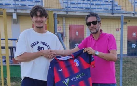 Simone Bobbo alla Caronnese: un giovane talento per le fasce