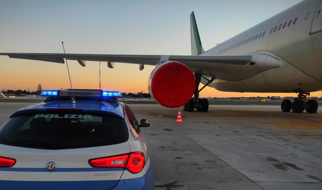 Tre operatori arrestati per furti nei bagagli a Malpensa