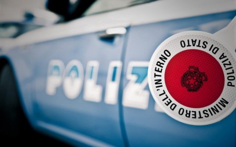 Aggredisce ex fidanzato e padre: arrestata una donna