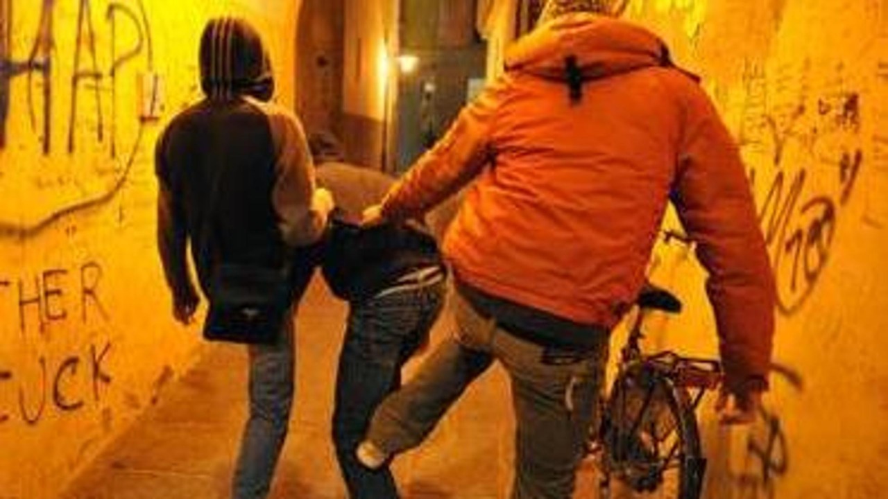 Minorenni in cerca di aiuto per il cibo