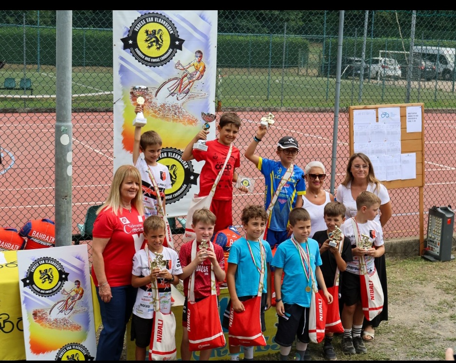 Varese van Vlaanderen Kids: giovani ciclisti in gara a Orino